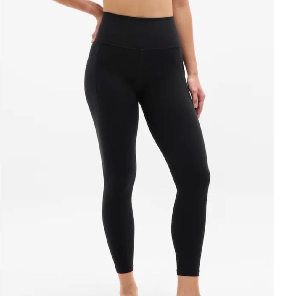 Athleta Women’s Salutation Stash High Rise 7/8 Black Leggings